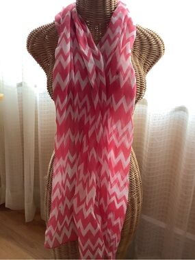 💚Chevron coral and white summery scarf..